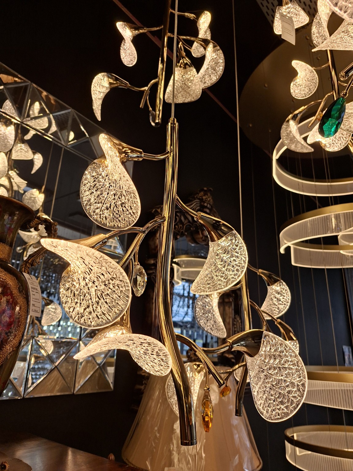 Leaf Pendant Chandelier 7-Light – Gold LED Branch Design - Image 4